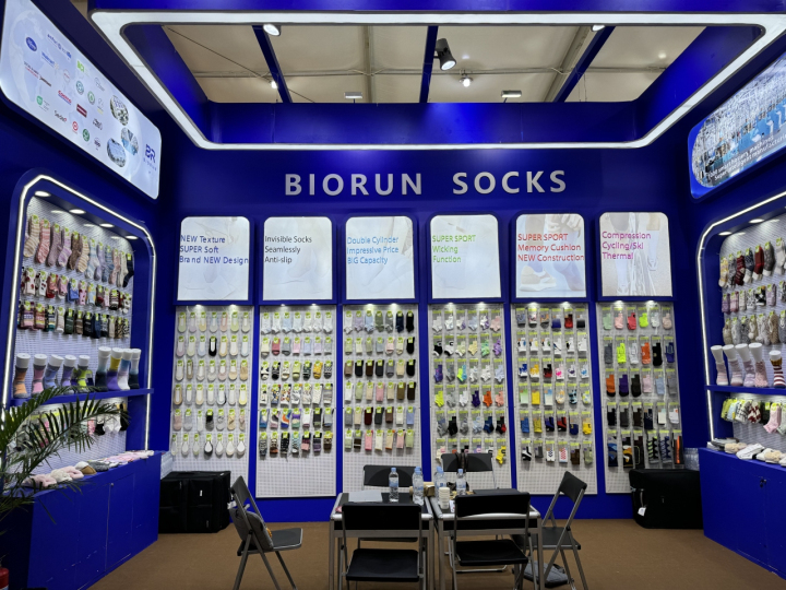 柏润袜业亮相2024秋季广交会(10.31-11.4)，欢迎莅临洽谈！(展位号8.0N23-24)